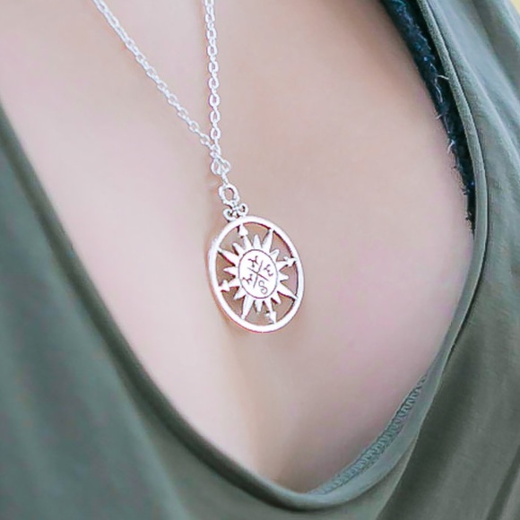 Jewelry - WOMEN'S CHAIN COMPASS NECKLACE